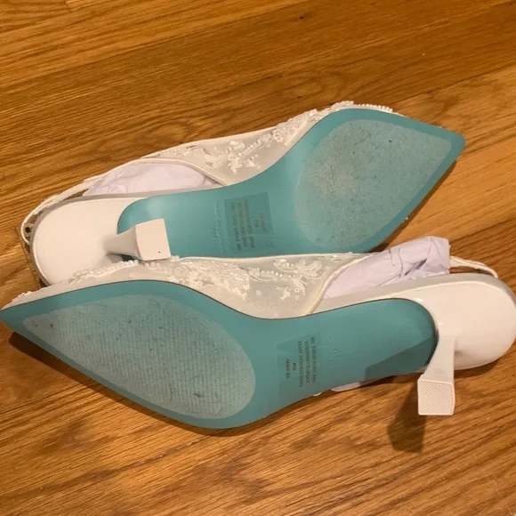 Betsey Johnson White Embroidered Heels - Picture 4 of 7